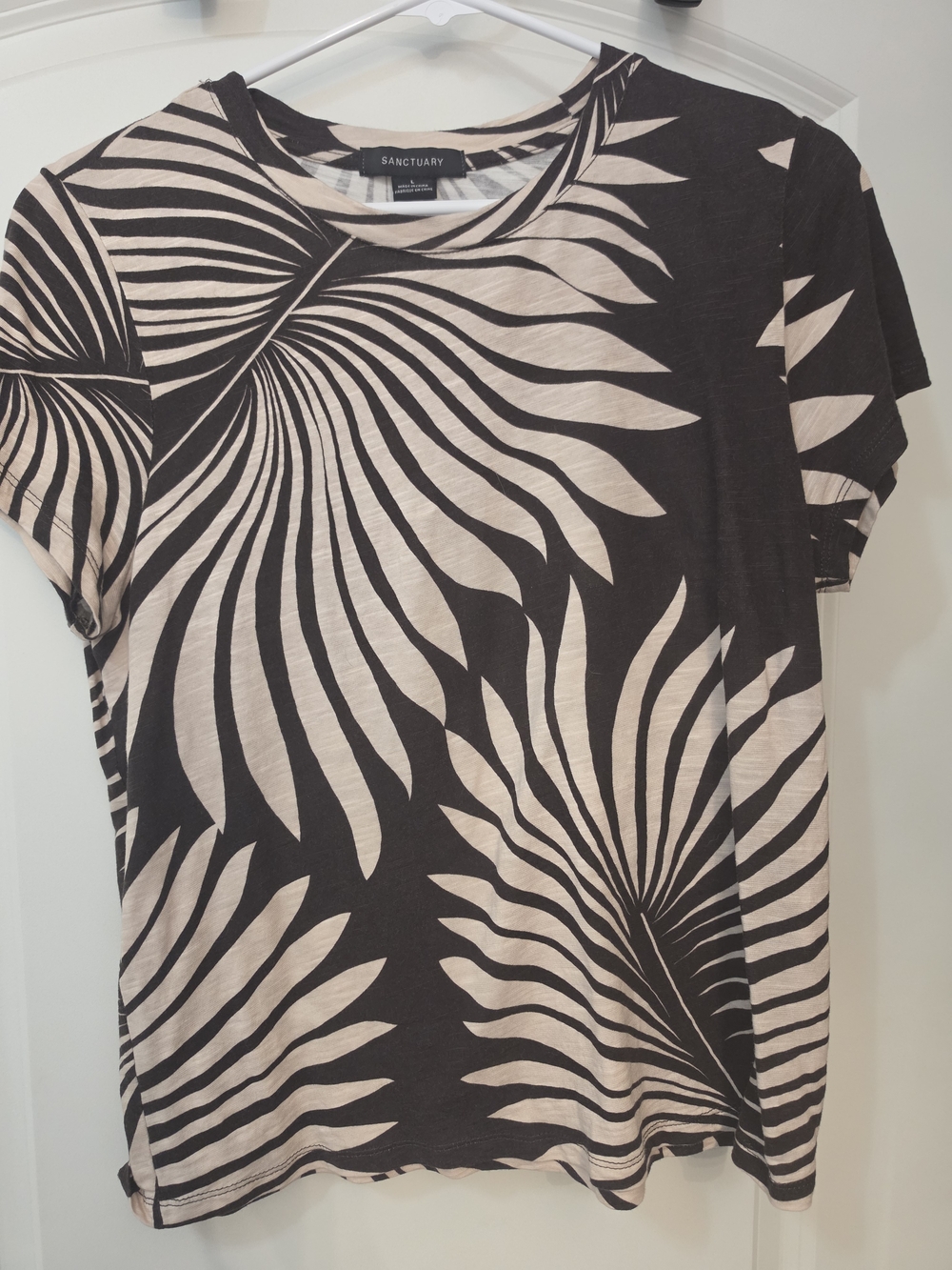Sanctuary "The Perfect Tee"  Dark Brown and Cream Tropical-Leaf Size Large